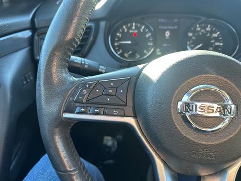 Used 2018 Nissan Rogue SV w/ Premium Package image 19