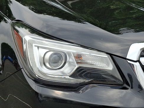 Used 2018 Subaru Forester 2.5i Limited AWD/4WD image 10