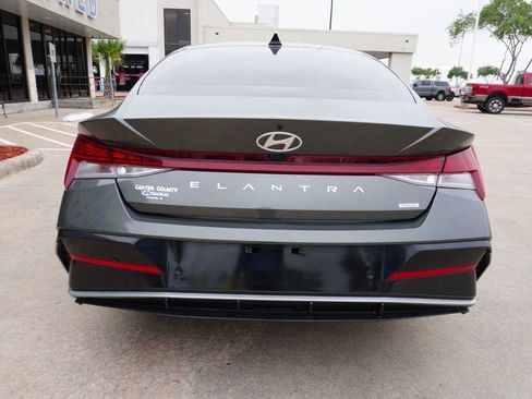 Used 2024 Hyundai Elantra Limited FWD image 4