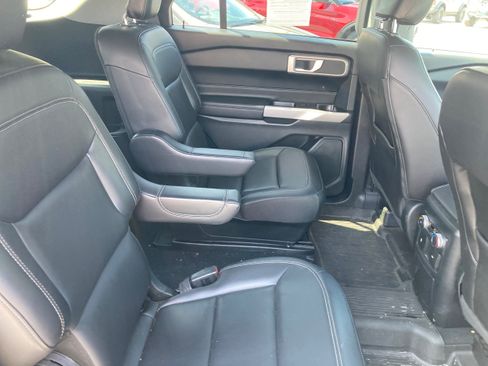 Used 2022 Ford Explorer XLT w/ Equipment Group 202A AWD/4WD image 12