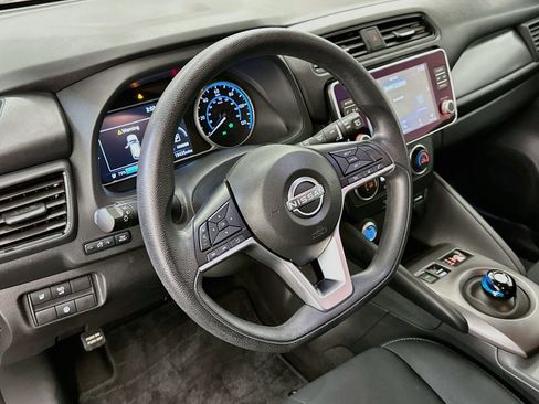 Used 2025 Nissan Leaf S FWD image 18
