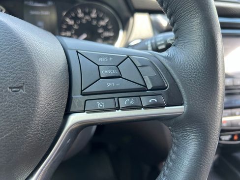 Used 2017 Nissan Rogue SV FWD image 18