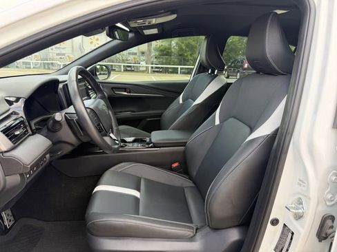 Used 2025 Toyota Camry SE w/ Convenience Package image 24