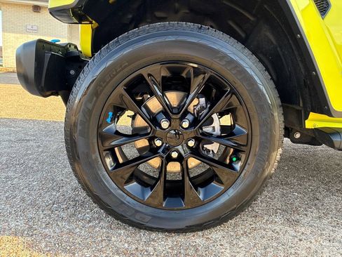 Used 2023 Jeep Wrangler Unlimited Sahara w/ Cold Weather Group image 28