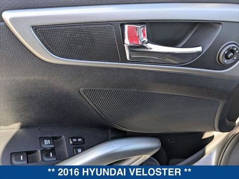 Used 2016 Hyundai Veloster image 11