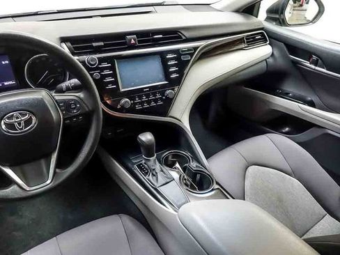 Used 2020 Toyota Camry LE w/ Convenience Package FWD image 13