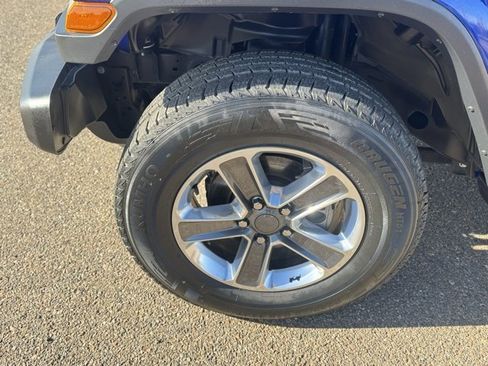 Used 2020 Jeep Wrangler Unlimited Sahara image 9