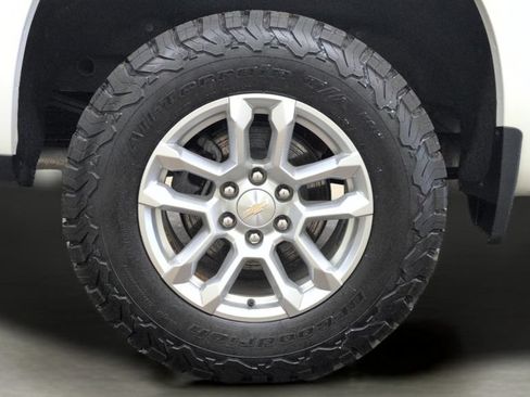 Used 2024 Chevrolet Silverado 1500 LT AWD/4WD image 29