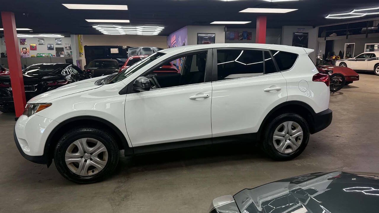 Used 2015 Toyota RAV4 LE FWD image 4
