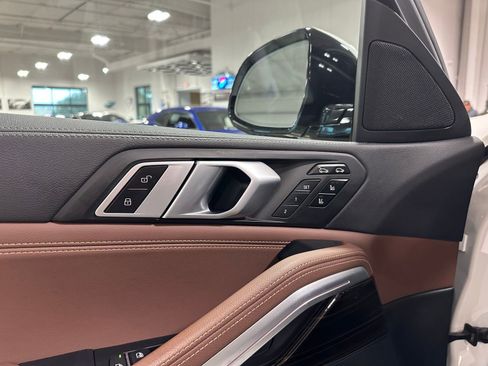 Used 2021 BMW X6 xDrive40i w/ M Sport Package image 12