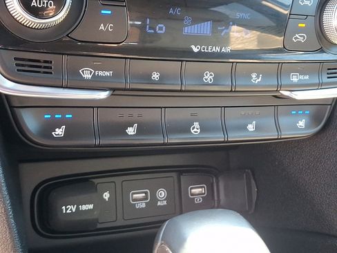 Used 2020 Hyundai Santa Fe Limited AWD/4WD image 27