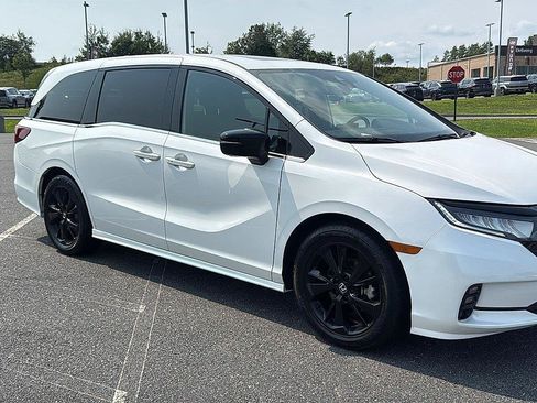 Used 2023 Honda Odyssey Sport image 2