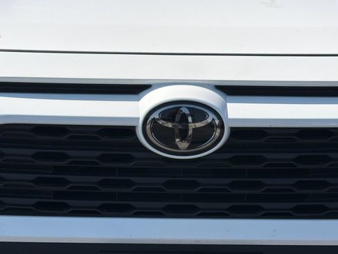Used 2025 Toyota RAV4 LE AWD/4WD image 35