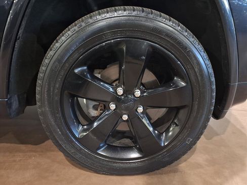 Certified 2015 Jeep Grand Cherokee Altitude image 19