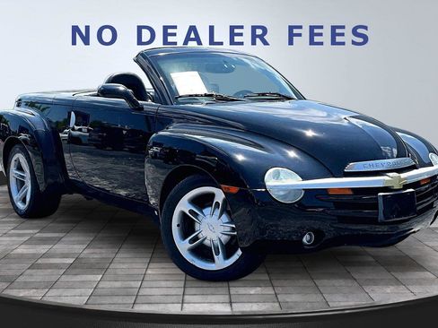Used 2006 Chevrolet SSR w/ Preferred Equipment Group RWD image 3