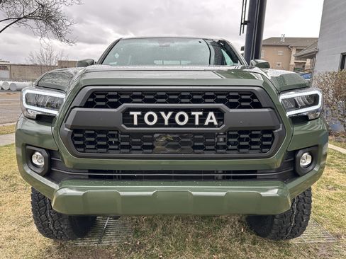 Used 2021 Toyota Tacoma TRD Off-Road image 14