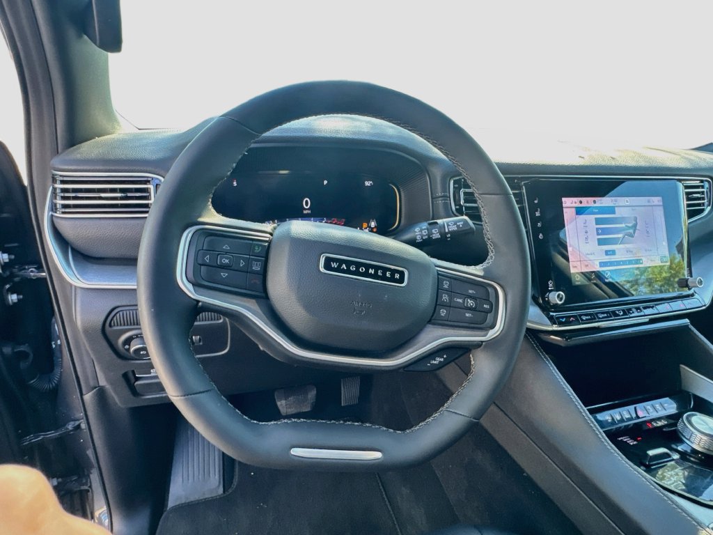 Used 2025 Jeep Wagoneer L Series II w/ 8-pass Seating Package AWD/4WD image 11