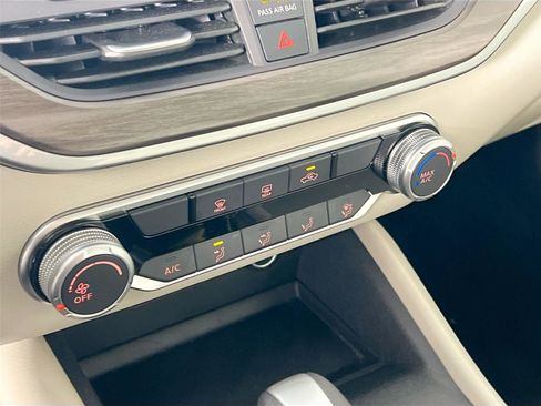 Used 2025 Nissan Altima 2.5 SV image 14