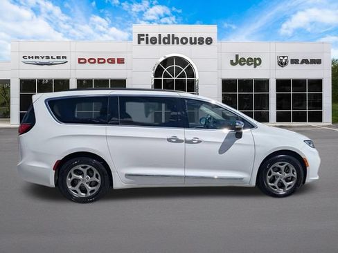 Used 2023 Chrysler Pacifica Limited FWD image 10