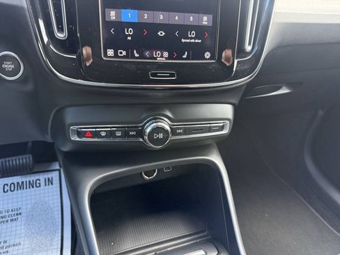 Used 2023 Volvo XC40 B5 Core AWD/4WD image 28