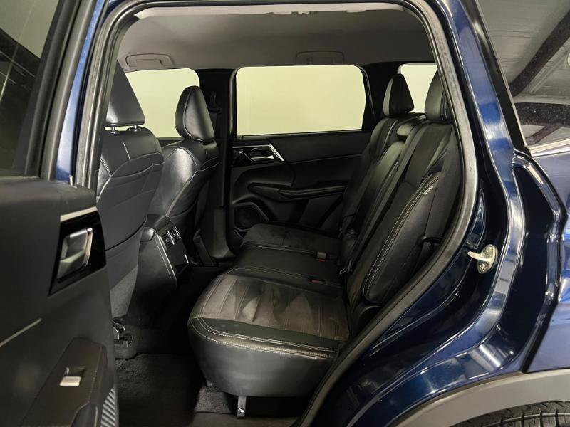 Used 2023 Mitsubishi Outlander SE FWD image 16