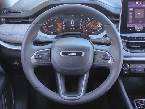 Used 2022 Jeep Compass Latitude image 23