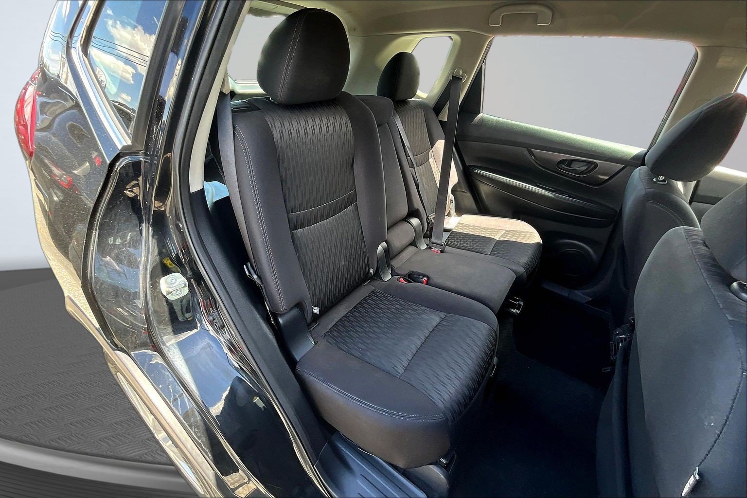 Used 2019 Nissan Rogue S AWD/4WD image 23