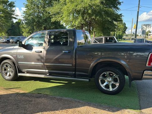 Used 2017 RAM 1500 Laramie AWD/4WD image 4