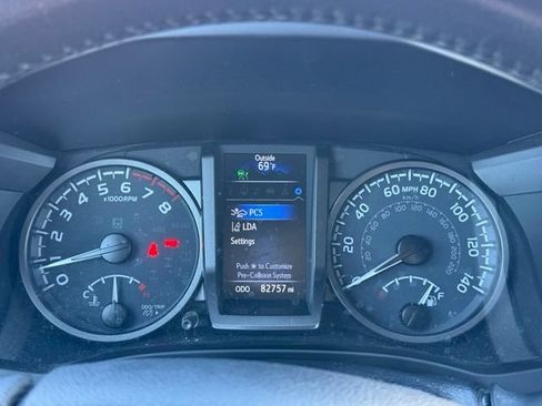 Used 2021 Toyota Tacoma TRD Off-Road w/ TRD Premium Off Road Package AWD/4WD image 19