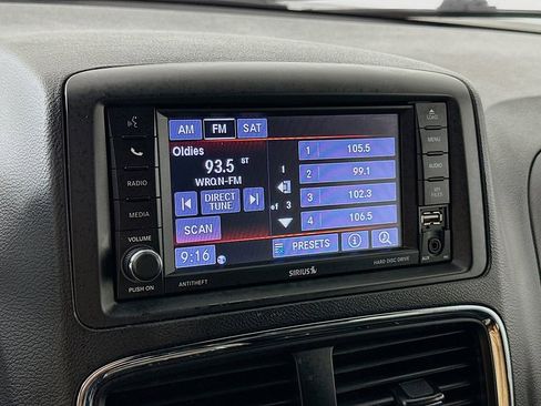 Used 2019 Dodge Grand Caravan SXT image 19