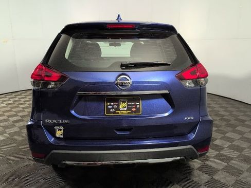 Used 2017 Nissan Rogue S image 5