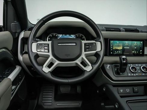 Used 2023 Land Rover Defender 110 SE AWD/4WD image 19