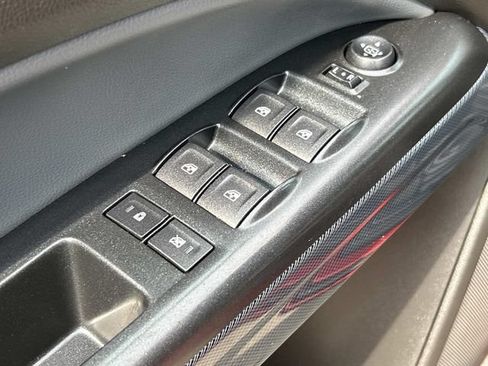 Used 2015 Chevrolet Colorado Z71 AWD/4WD image 28