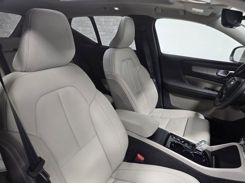 Used 2024 Volvo XC40 B5 Plus image 54