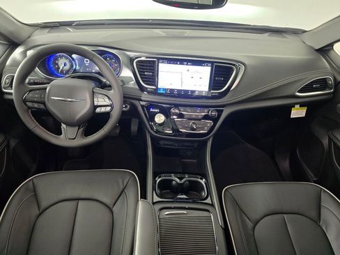 New 2026 Chrysler Pacifica Limited w/ Uconnect Theater Family Group image 16