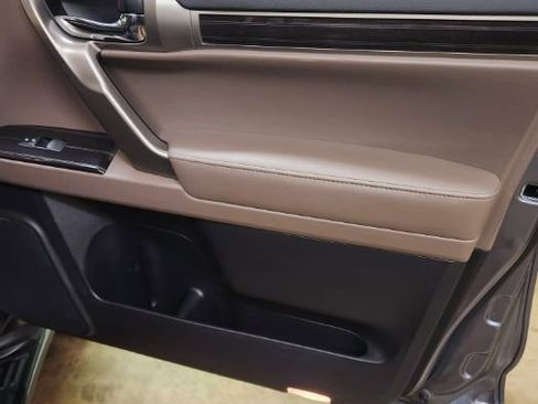 Used 2021 Lexus GX 460 Premium image 24