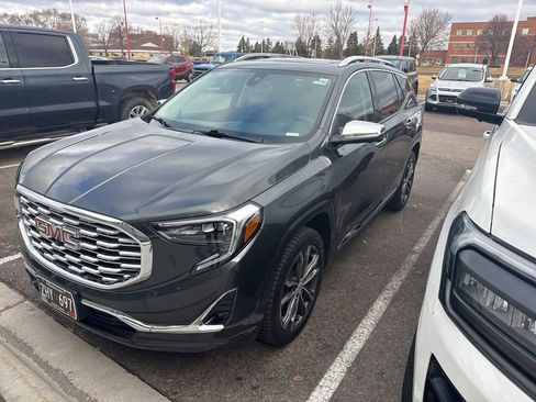 Used 2020 GMC Terrain Denali w/ Denali Premium Package AWD/4WD image 4