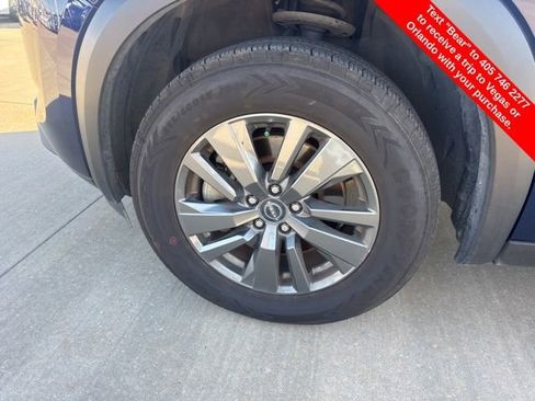 Used 2024 Nissan Pathfinder SV image 9