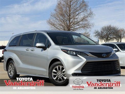 Used 2024 Toyota Sienna LE image 1