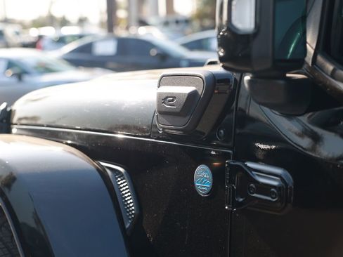 Used 2023 Jeep Wrangler Unlimited Sahara AWD/4WD image 16