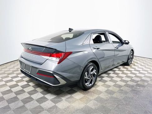 Used 2025 Hyundai Elantra Sport FWD image 3
