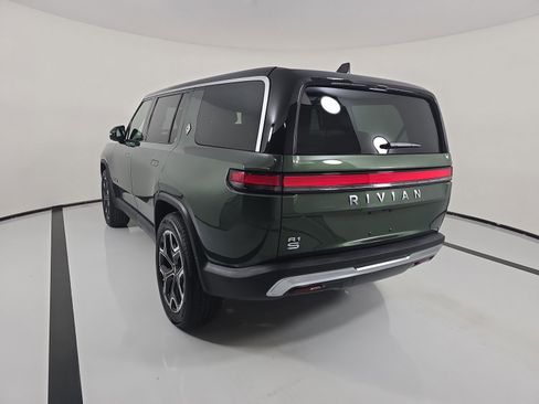 Used 2025 Rivian R1S Adventure image 3