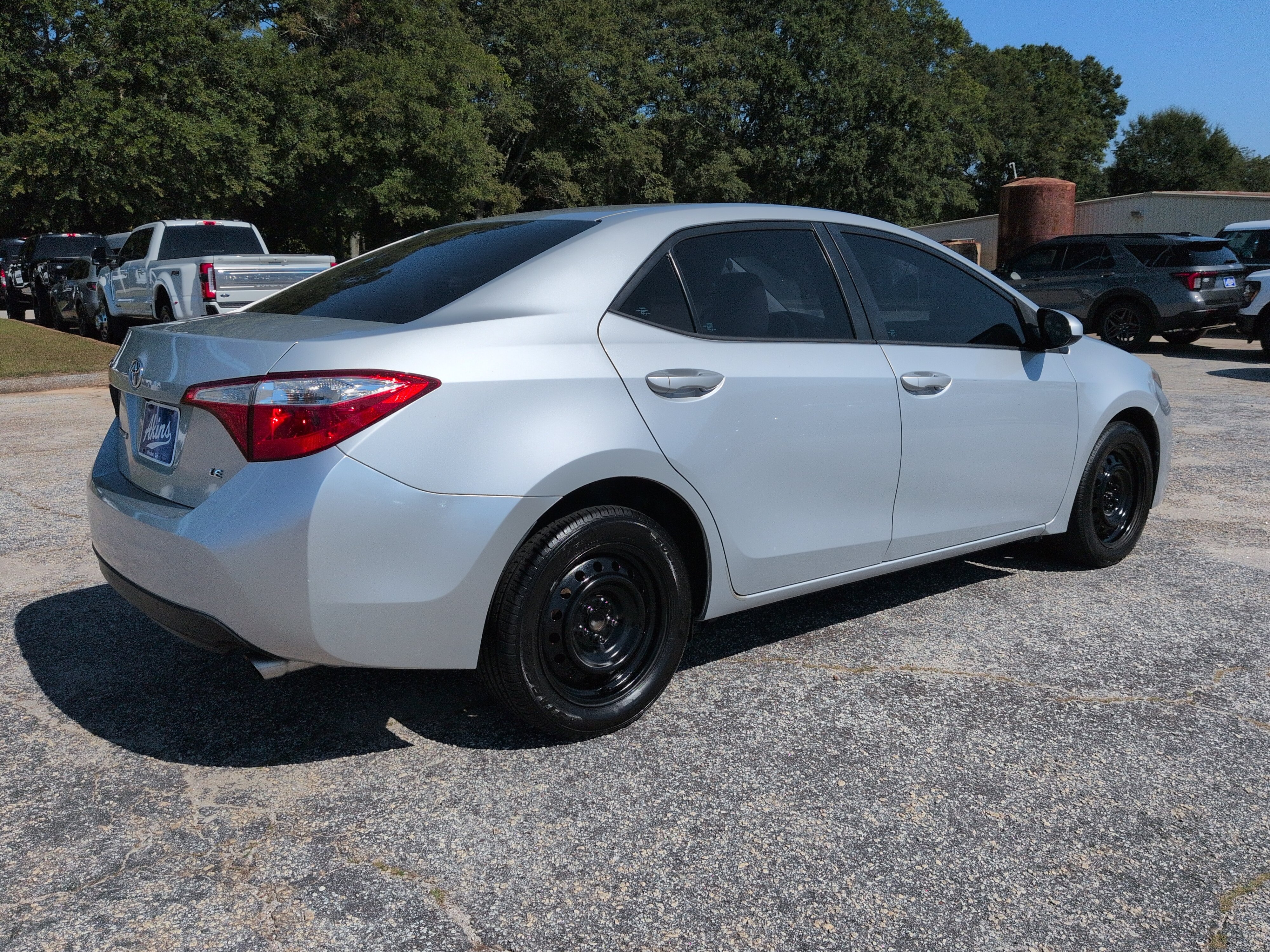 Used 2016 Toyota Corolla LE FWD image 3