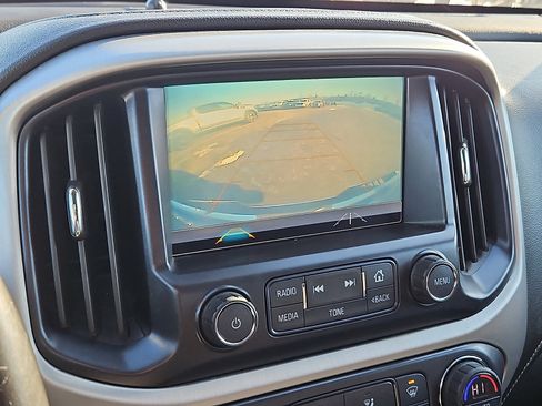 Used 2018 GMC Canyon SLE w/ SLE Convenience Package image 17