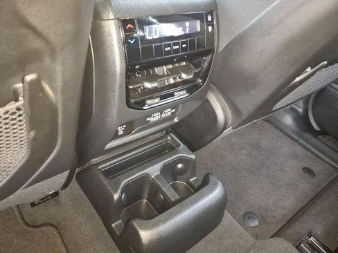 Used 2025 Jeep Grand Cherokee L Altitude AWD/4WD image 17