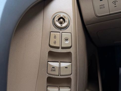 Used 2013 Hyundai Elantra GLS FWD image 13