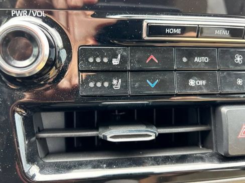 Used 2022 Toyota Highlander Limited FWD image 21