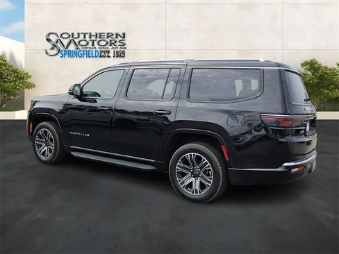 Used 2025 Jeep Wagoneer 4WD image 3