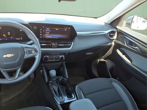 Used 2024 Chevrolet TrailBlazer LT FWD image 18