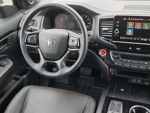 Used 2025 Honda Ridgeline Black Edition image 5